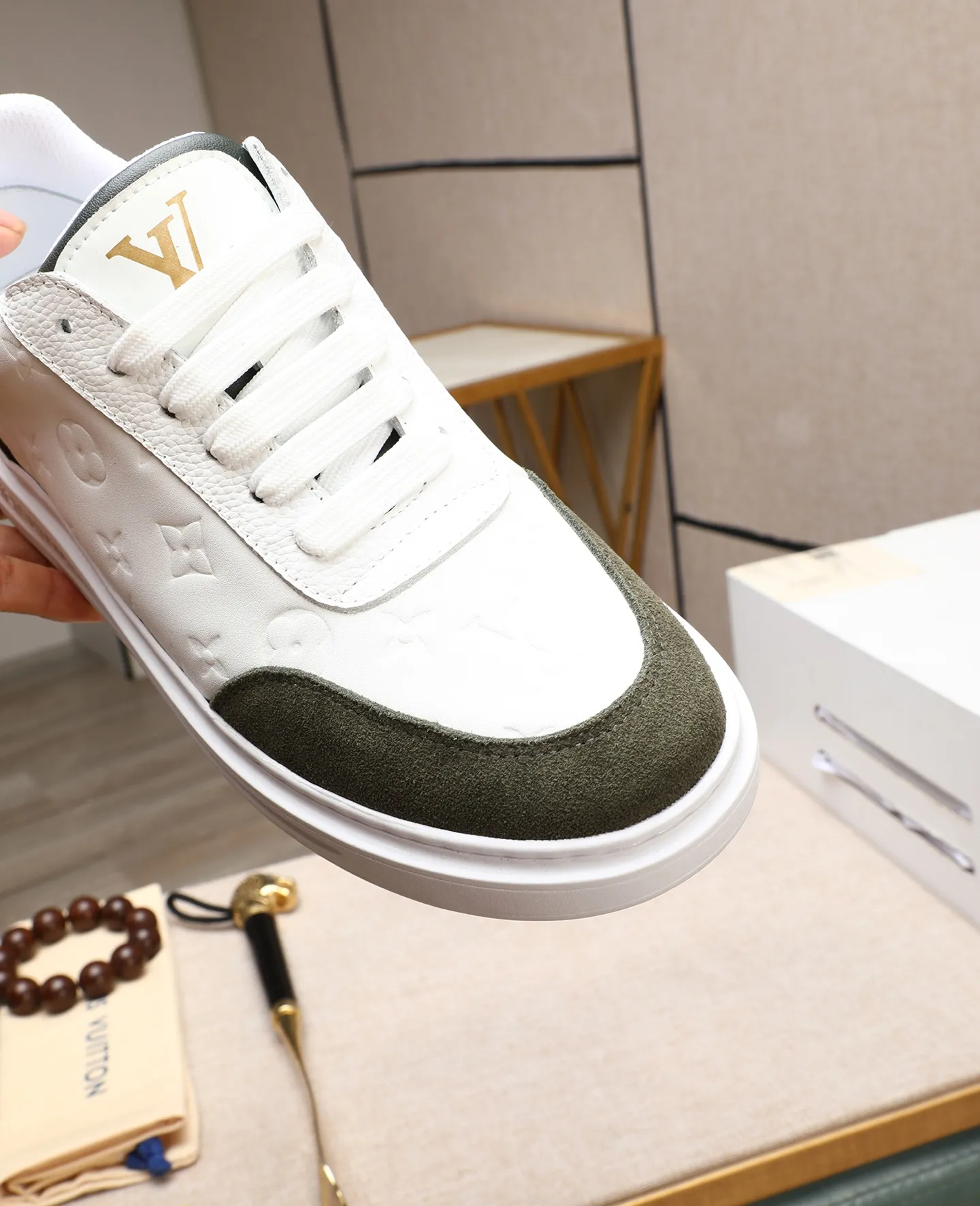 Men's shoes 💰540 📛📛【LOUIS VUITTON】Louis Vuitton new product👟Milan fashion catwalk style🇰🇾🇰🇾LV family logo, celebrity style, a must-have for fashionistas⚠️Classic presbyopia flower➕Water-dyed cow lining➕Special outsole👞Number 38-44 (45 46 custom-made)